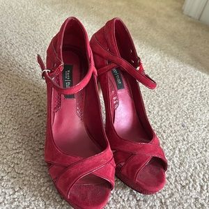 Red Pumps White House black market